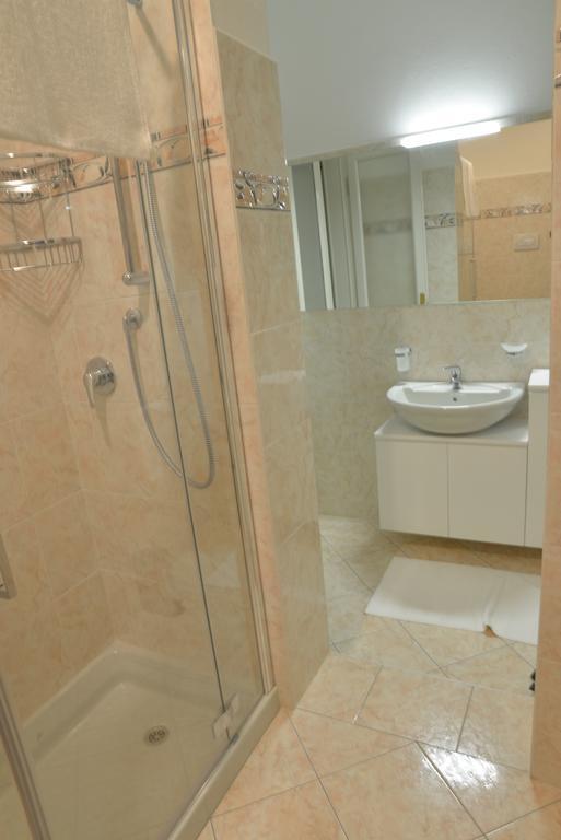 Ferienwohnung Residenza Cece' Lecco Zimmer foto